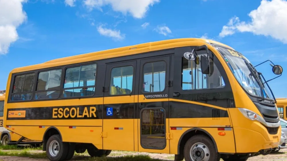Prefeitura de Brumado recebe ônibus escolar do Governo da Bahia ano eletivo 2025