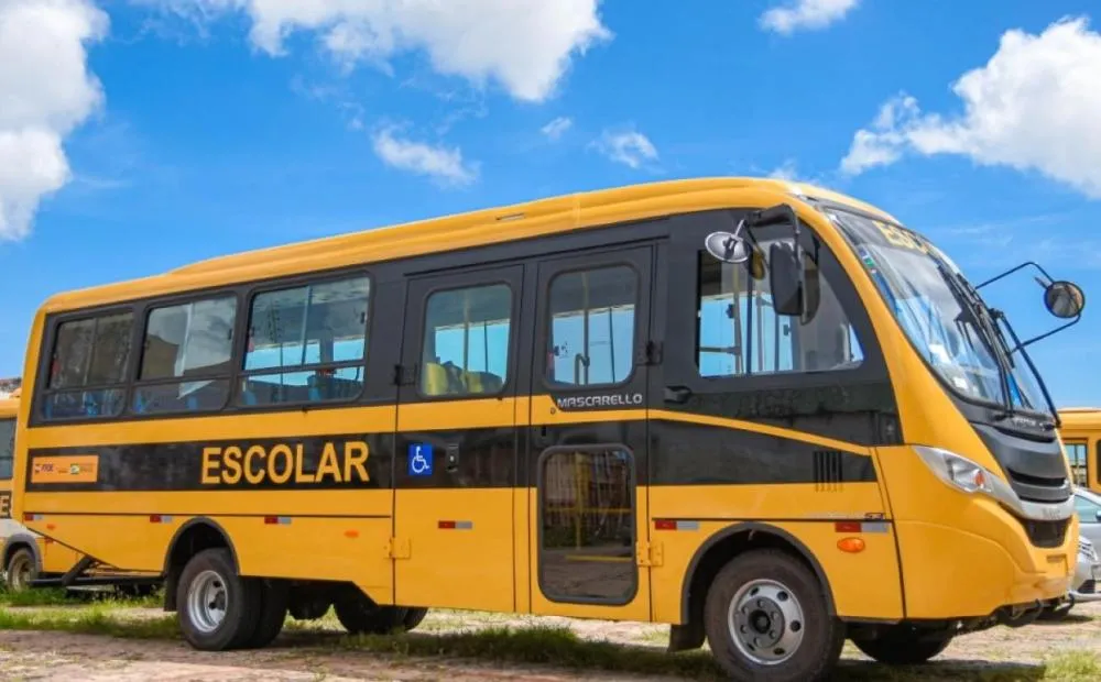 Prefeitura de Brumado recebe ônibus escolar do Governo da Bahia ano eletivo 2025